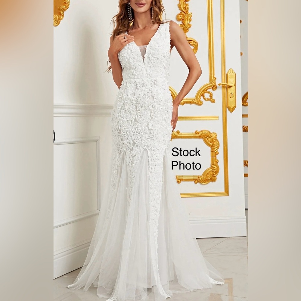 Dresses for Everyone NWT White 3D Floral Mermaid Prom Formal Dress Sz. Small